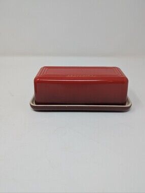 LE CREUSET signature butter dish In Cerise red